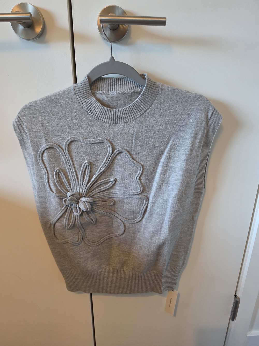 Commense Women's Grey Knit Floral  Sleeveless Top